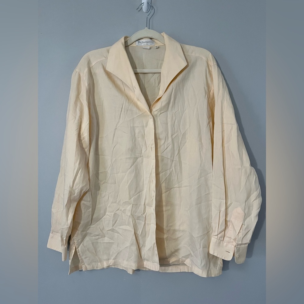 Burberrys Vintage button up top size large FLAWED